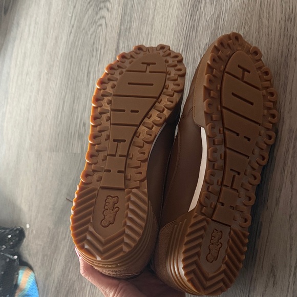 Coach Men's Tan Leather Sneakers with Logo Tongue - Picture 4 of 5